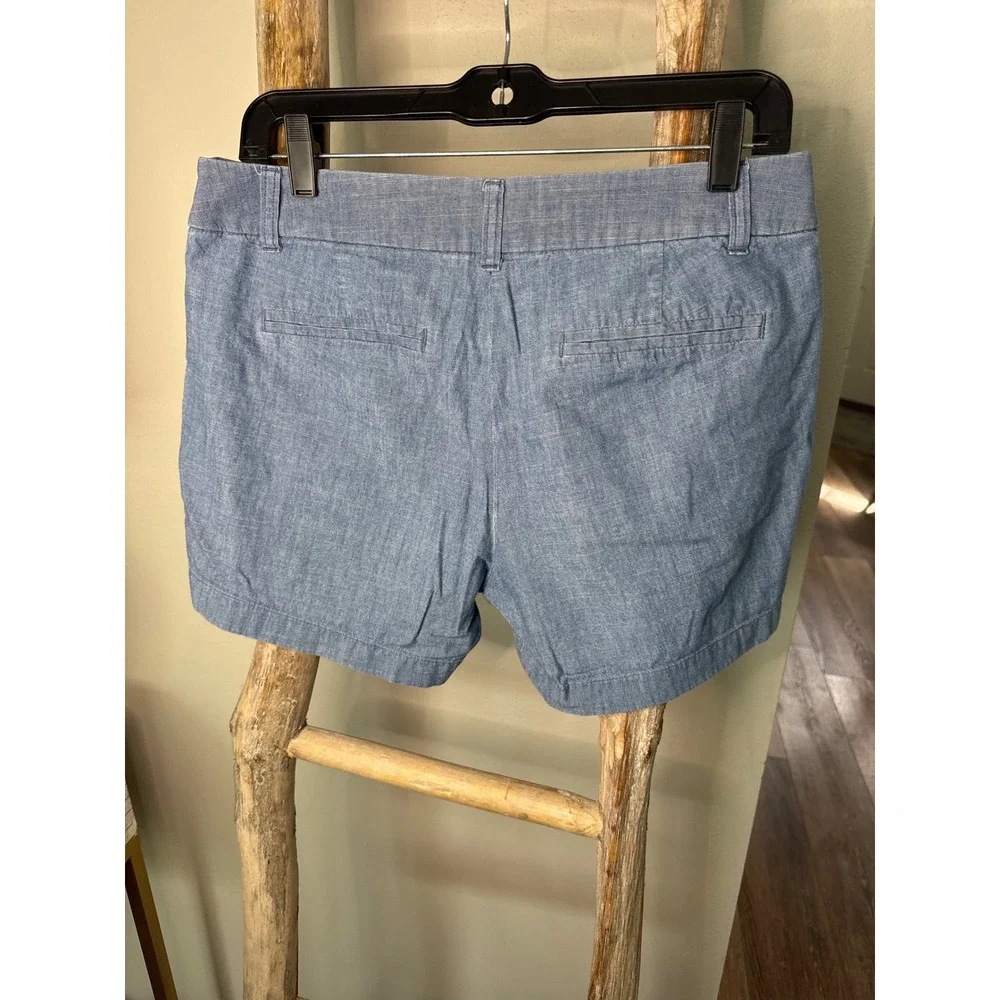 Women's blue chambray shorts from J.Crew, featuring a classic casual style sz 6